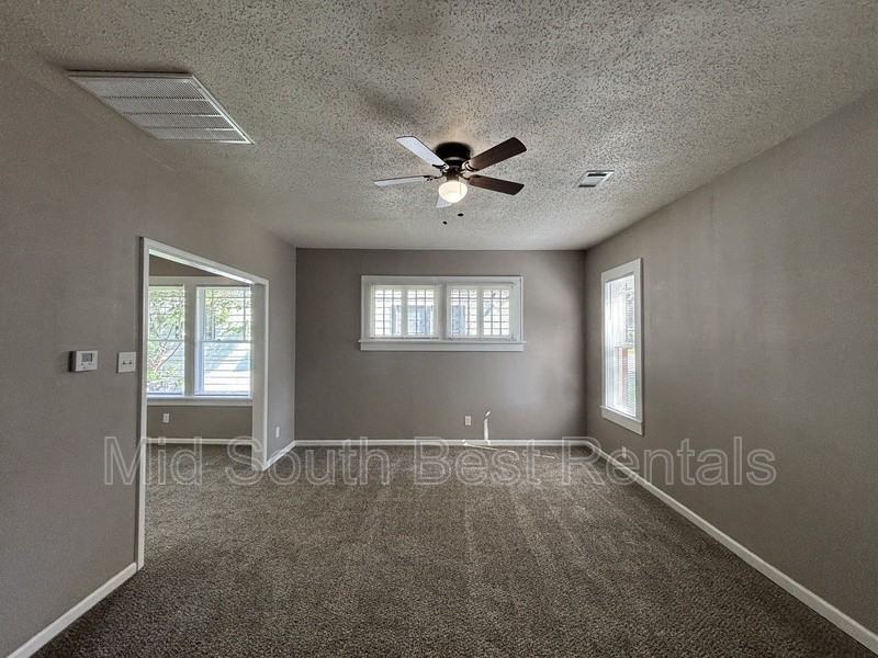 1101 Parker St - Photo 2 of 9