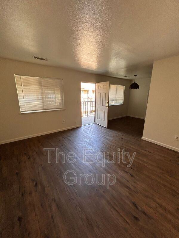 1433 E Douglas Ave - Photo 3 of 12