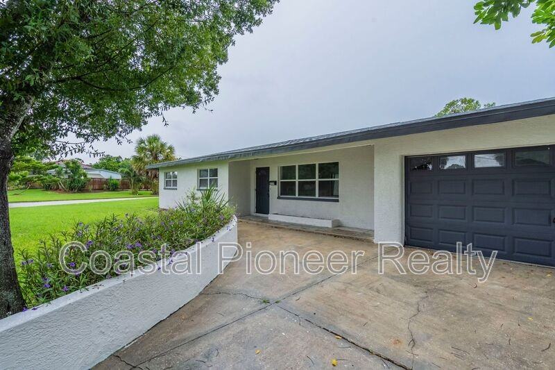 4600 Venetian Blvd Ne - Photo 2 of 34