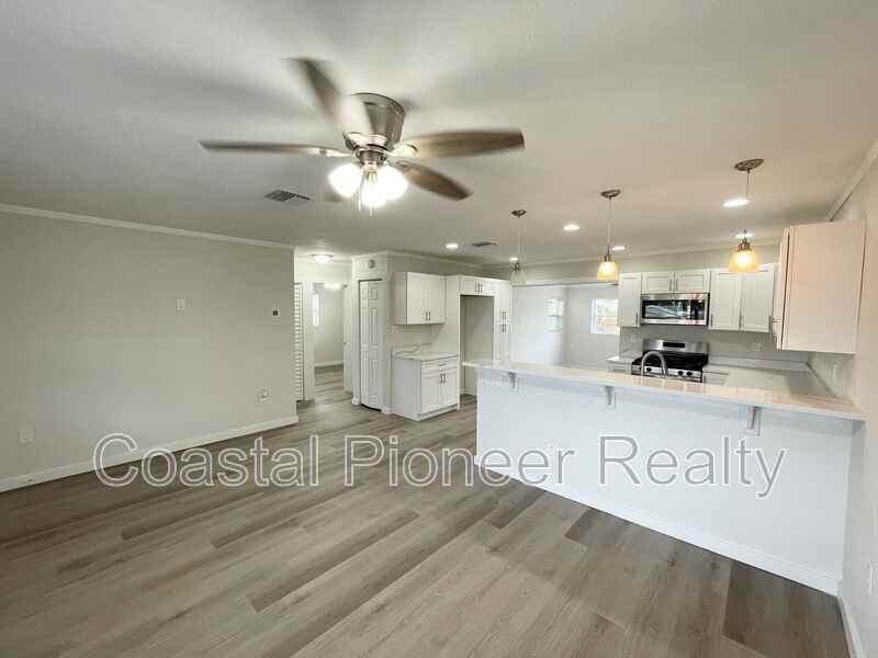 1835 Nevada Ave Ne - Photo 5 of 22