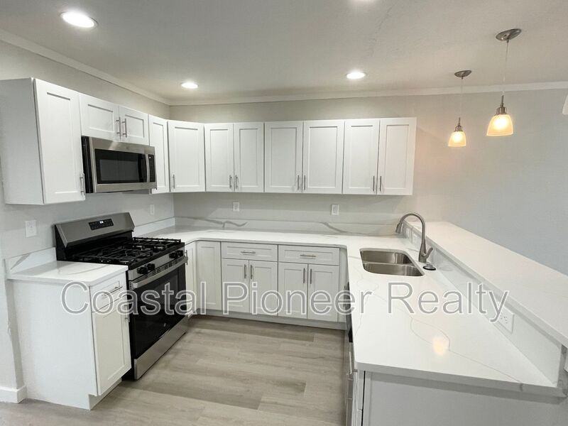 1835 Nevada Ave Ne - Photo 6 of 22