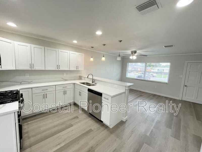 1835 Nevada Ave Ne - Photo 7 of 22