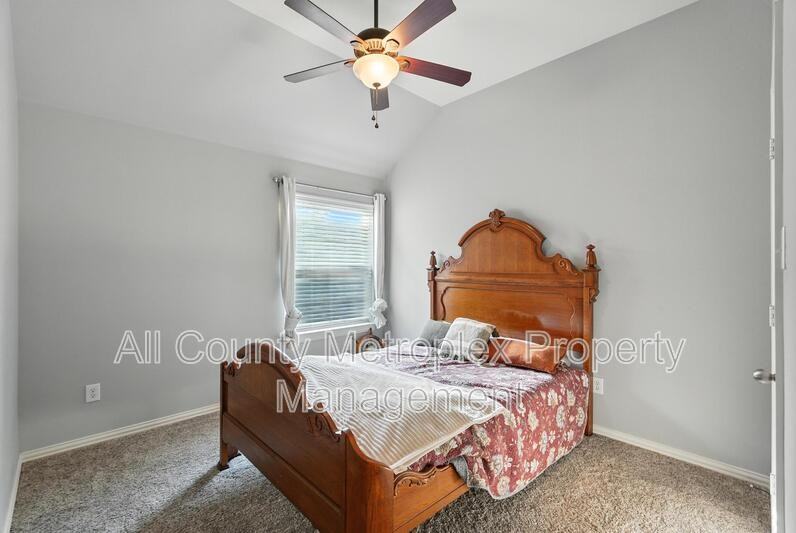 7114 Waterbury Dr #4RENT - Photo 3 of 12