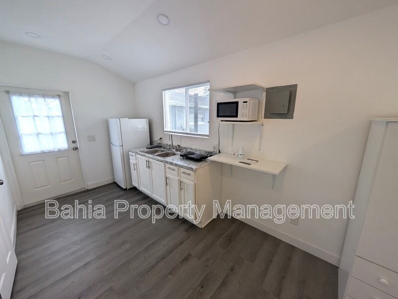 1002 Kirkland Dr #B - Photo 2 of 10