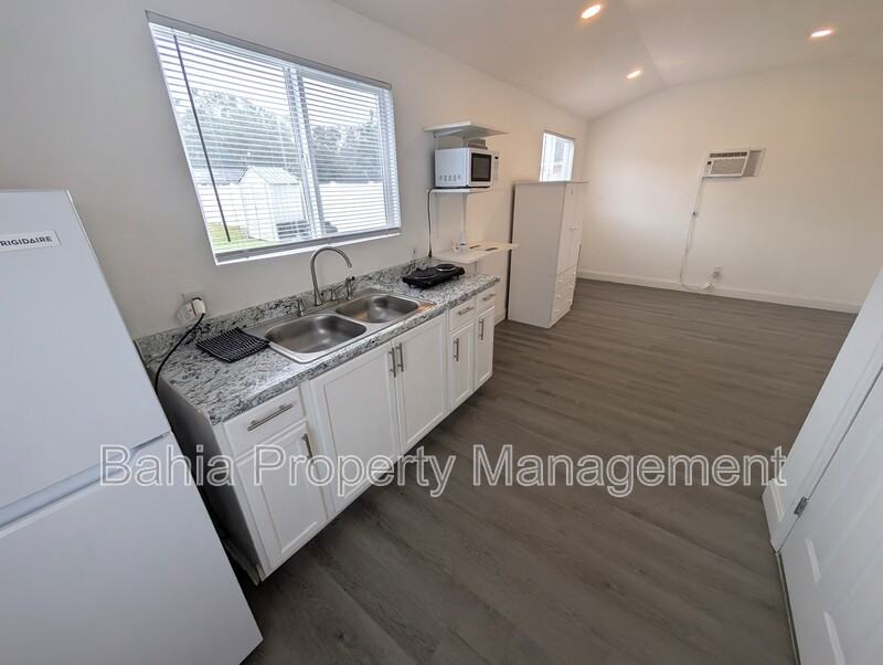 1002 Kirkland Dr #B - Photo 4 of 10