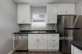 1050 W Elm St #B - Photo 1 of 1