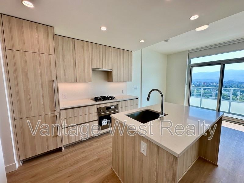 1505 Water St - Photo 3 of 38