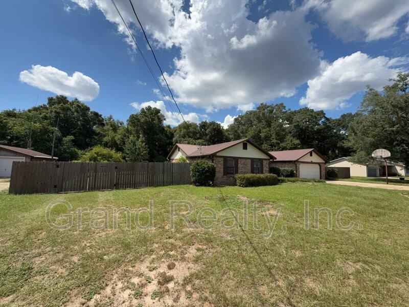5621 Lia Dr - Photo 2 of 25