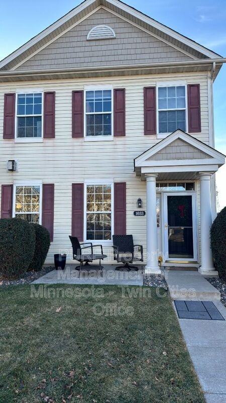 1033 Traditions Ct - Photo 2 of 15