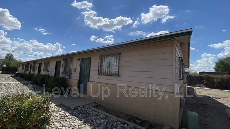 5752 E 28th St #B - Photo 2 of 17