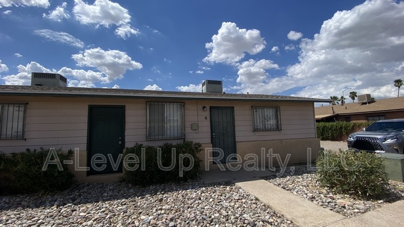 5752 E 28th St #B - Photo 3 of 17