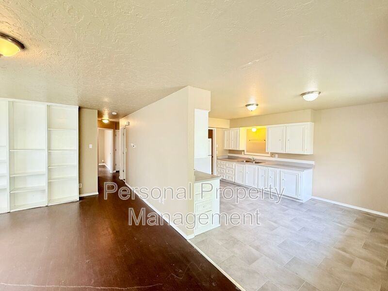 1104 G St - Photo 2 of 14