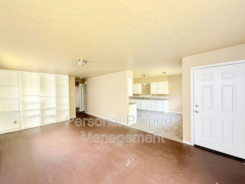 1104 G St - Photo 5 of 14
