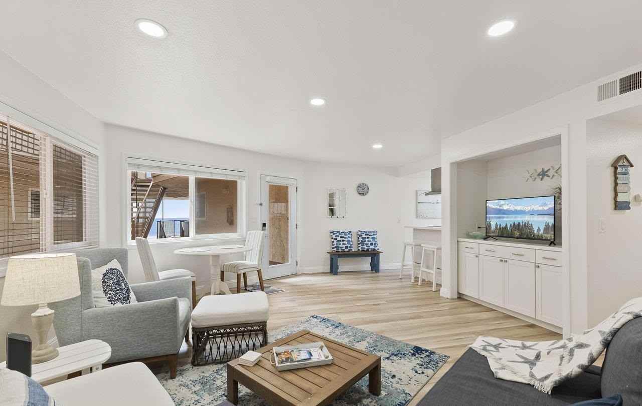 803 S Pacific St - Photo 2 of 4