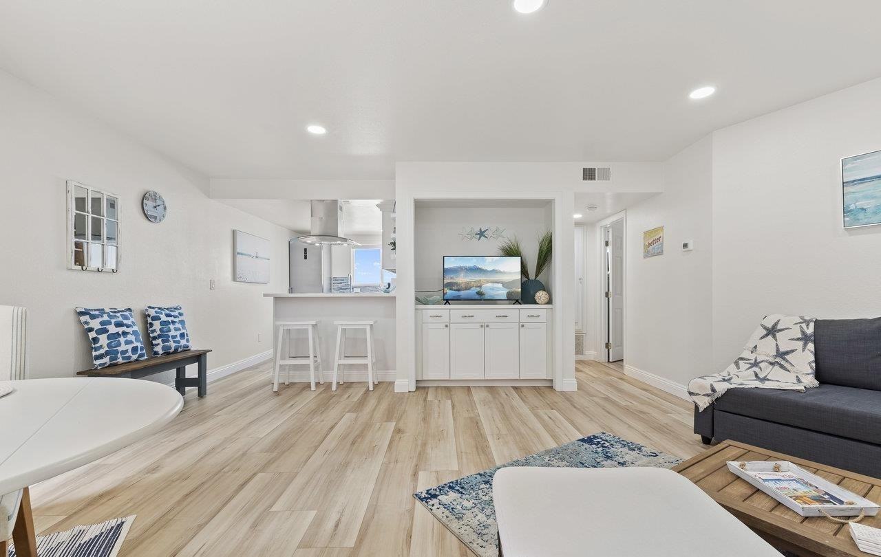 803 S Pacific St - Photo 3 of 4