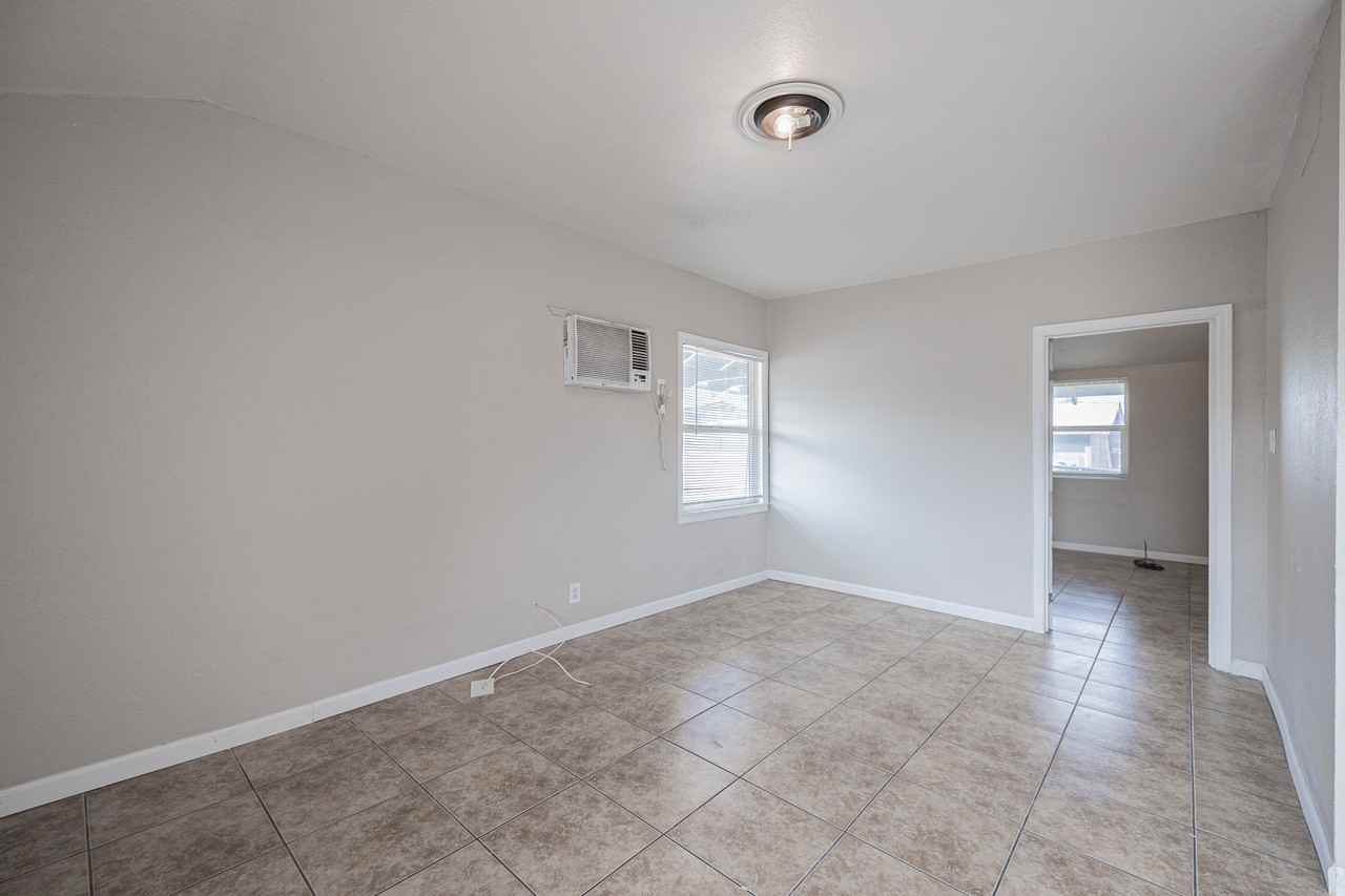 864 E Chandler Blvd - Photo 4 of 26