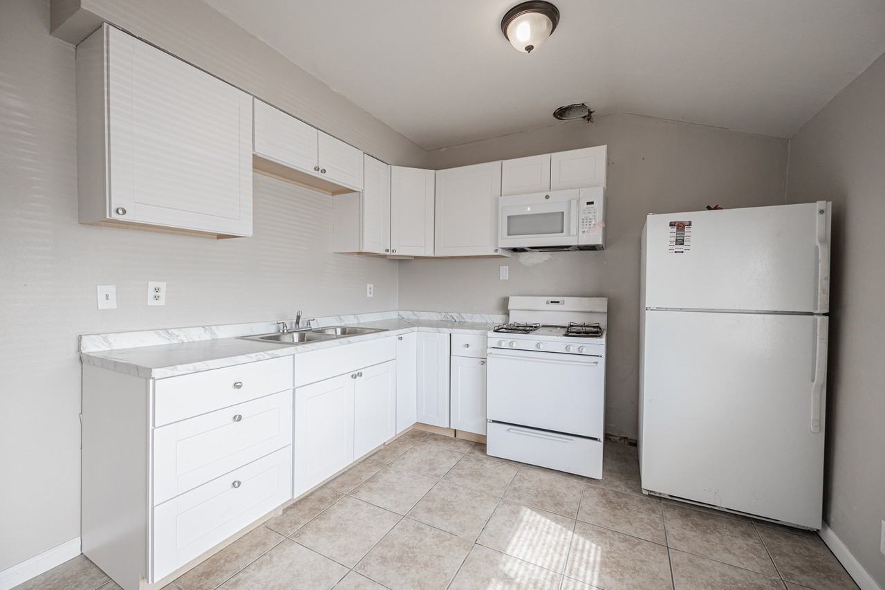 864 E Chandler Blvd - Photo 5 of 26