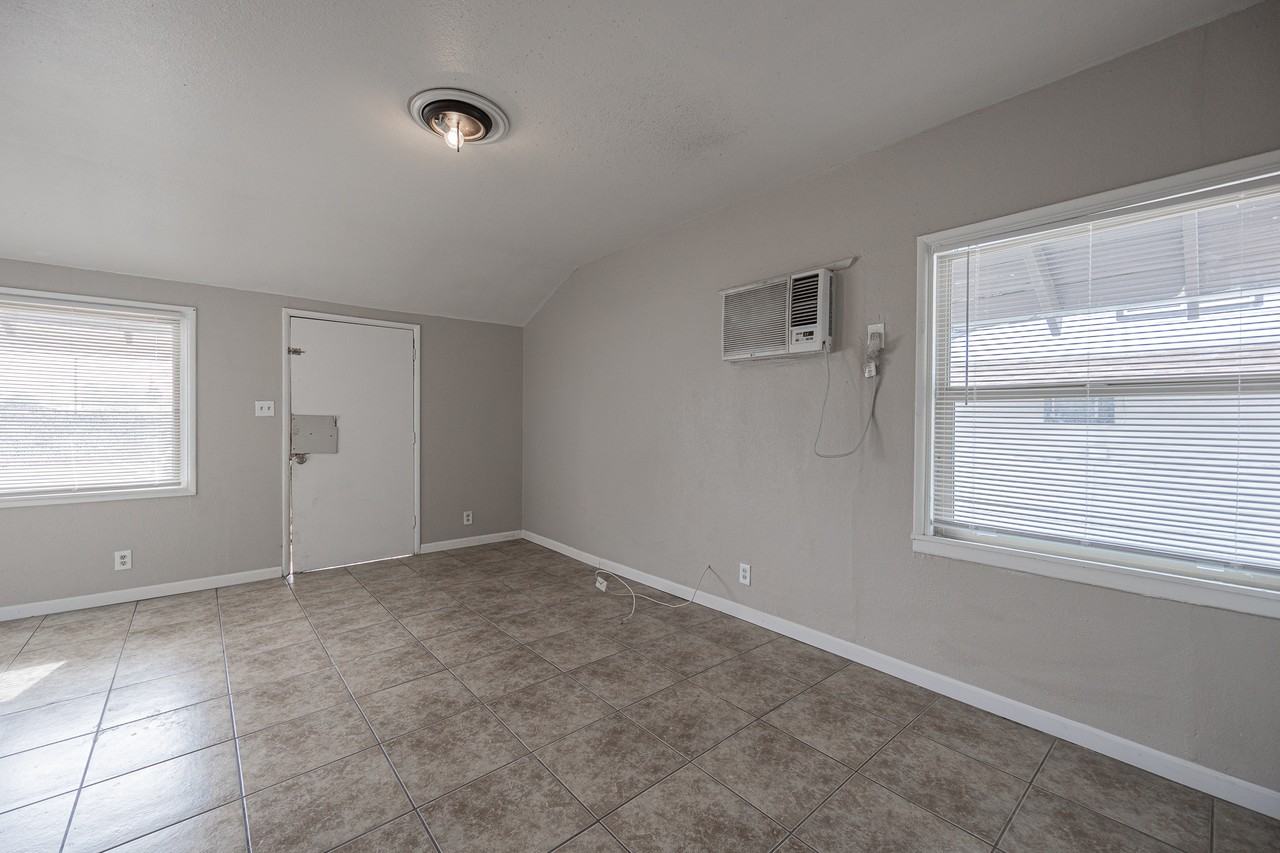 864 E Chandler Blvd - Photo 6 of 26