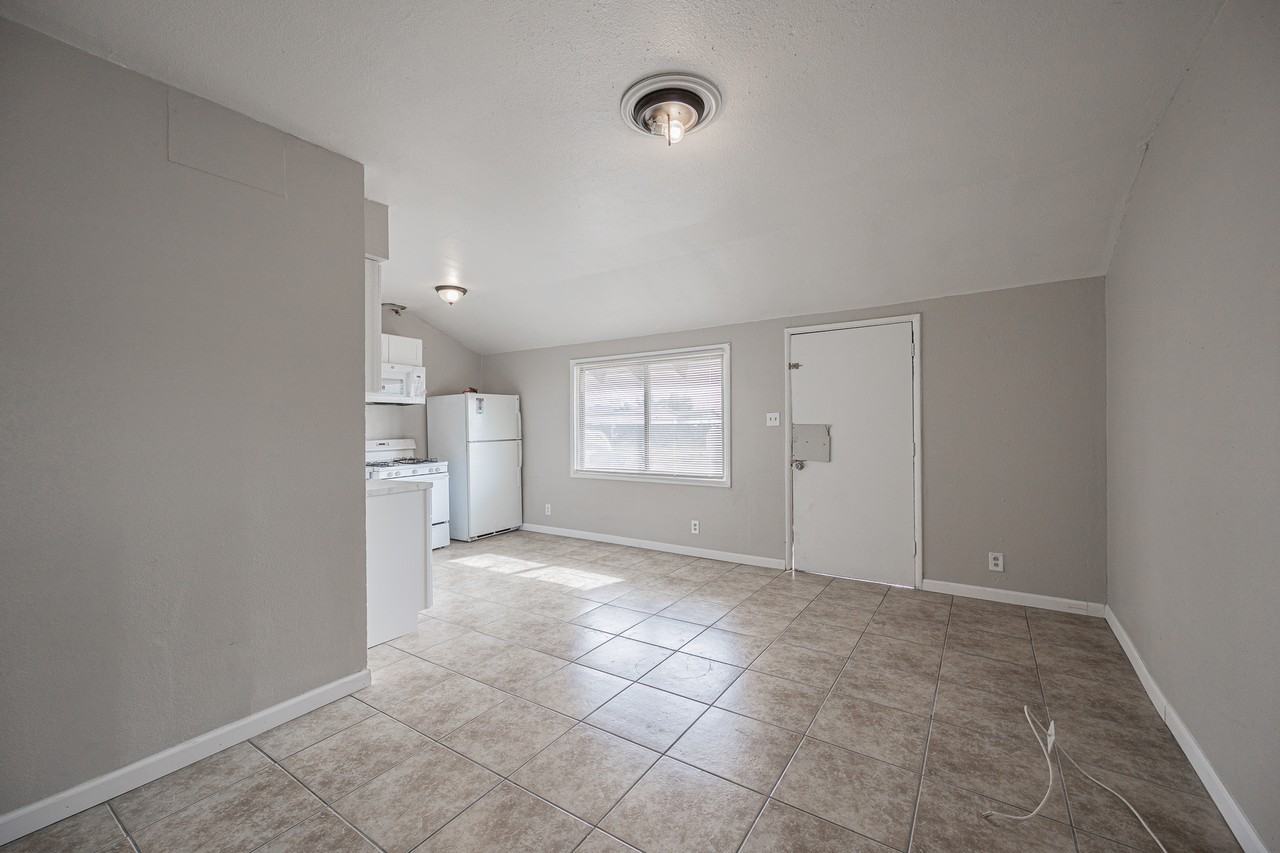 864 E Chandler Blvd - Photo 7 of 26