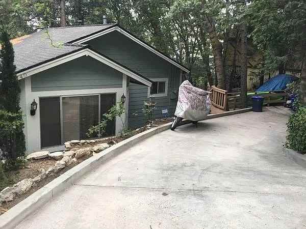 1140 Scenic Way - Photo 2 of 20