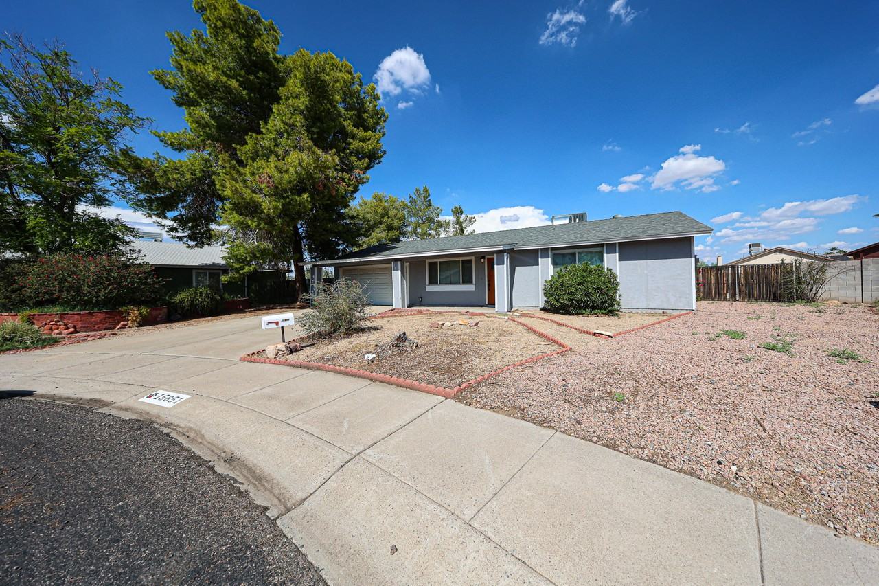 15851 N 23rd St - Photo 4 of 29