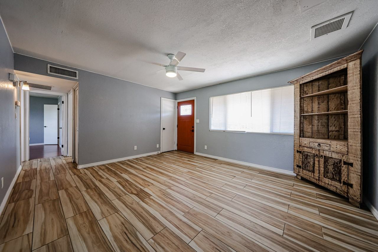 15851 N 23rd St - Photo 6 of 29