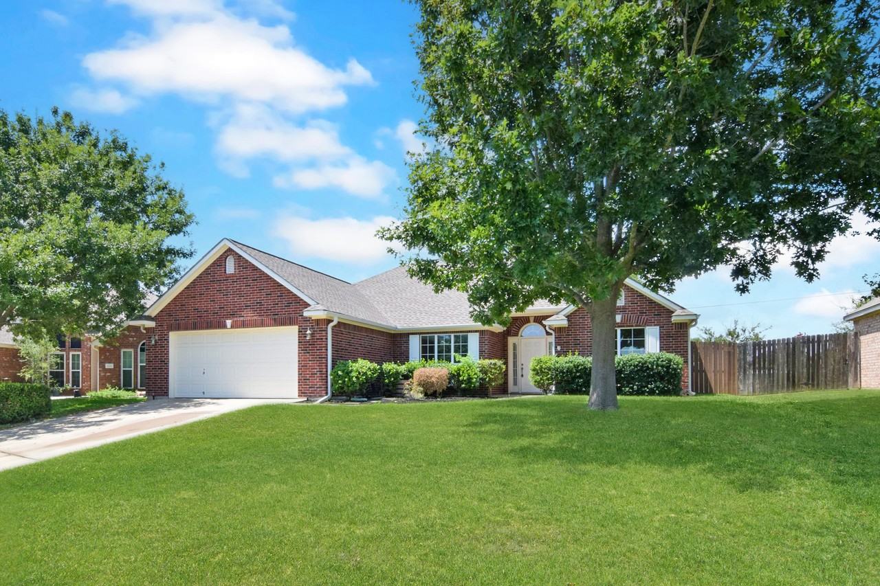 1204 Westend Dr - Photo 3 of 25