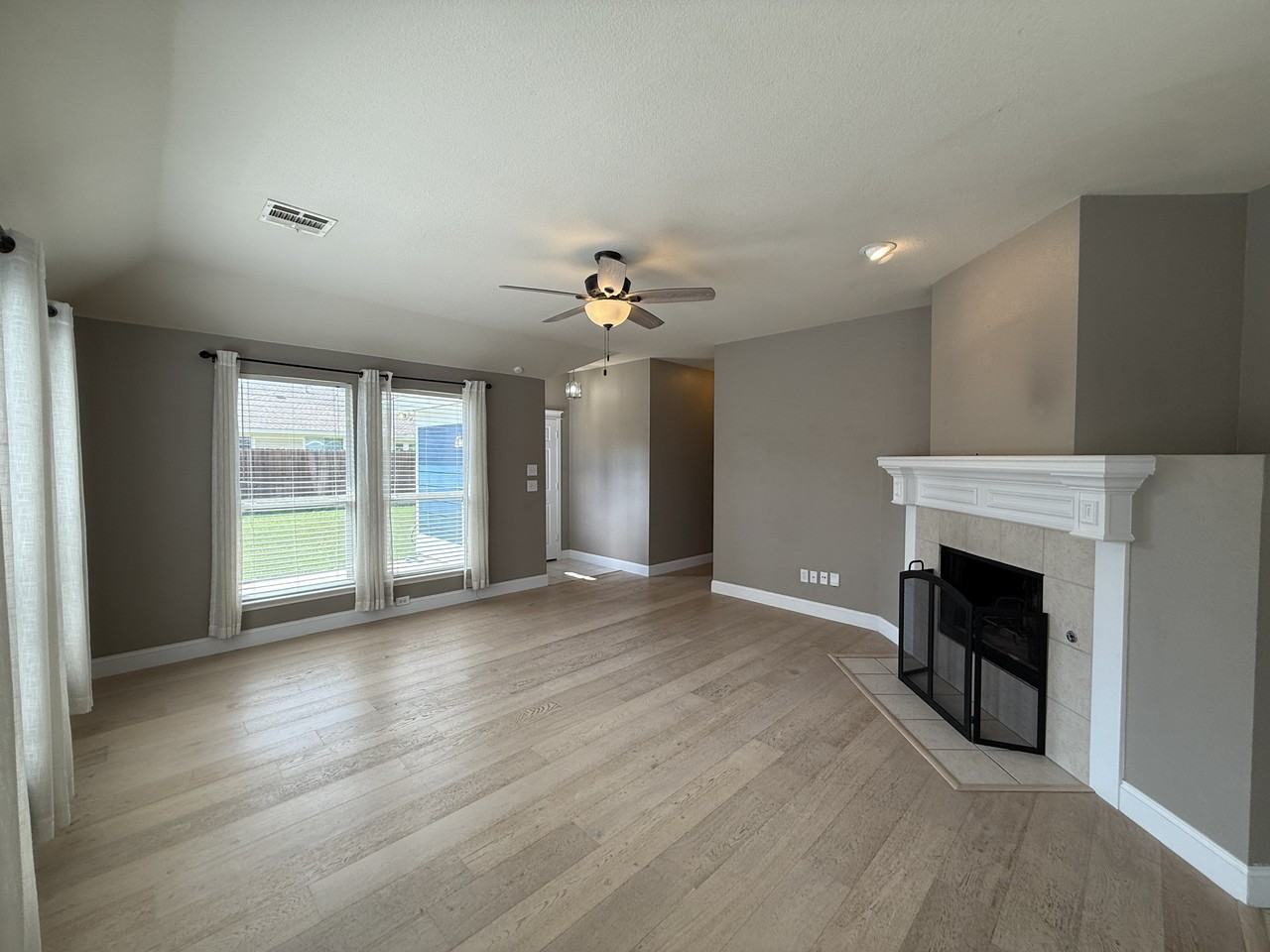 9813 Hedge Bell Dr - Photo 3 of 19