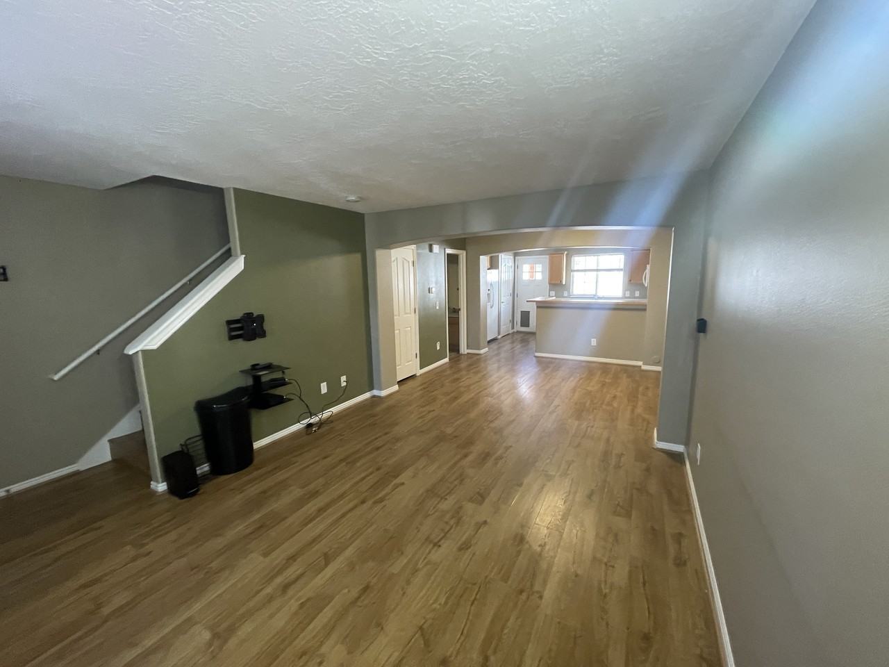 208 E Rockey Park Ln - Photo 2 of 18