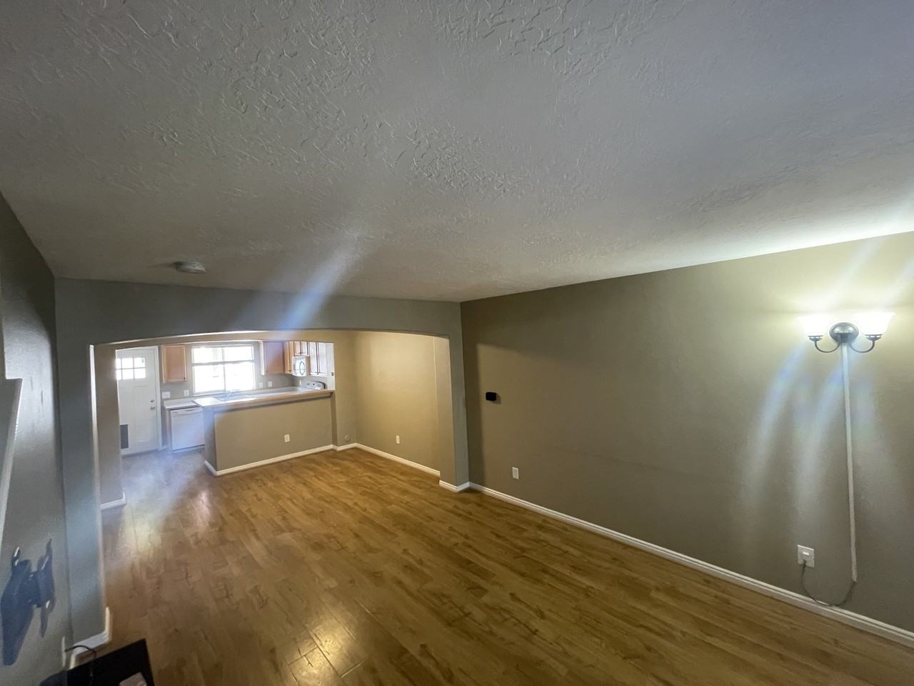 208 E Rockey Park Ln - Photo 3 of 18