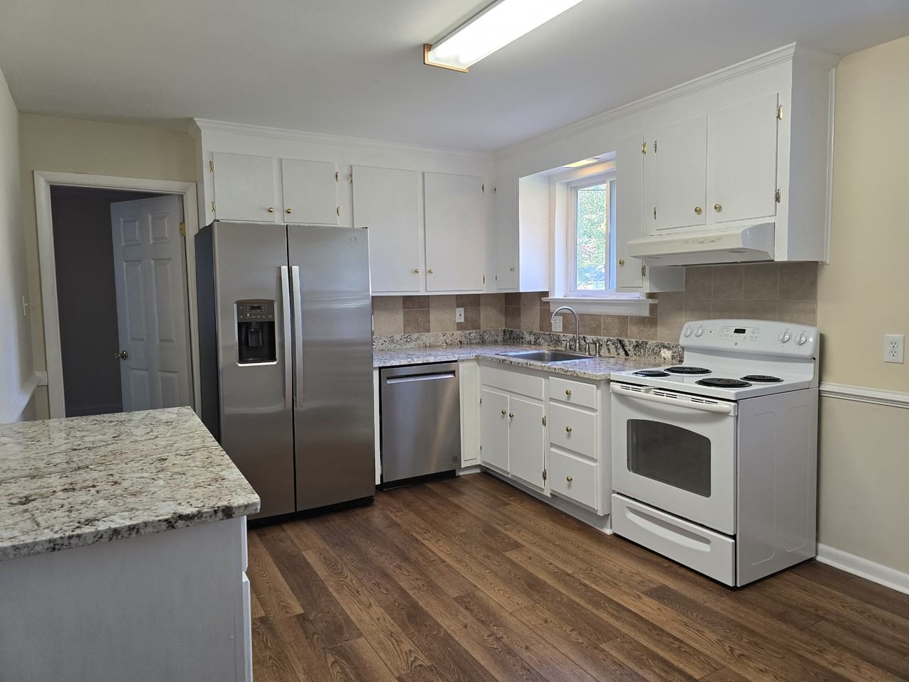 7998 Wynbrook Ln - Photo 2 of 41