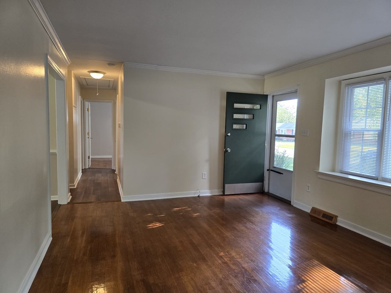 7998 Wynbrook Ln - Photo 5 of 41