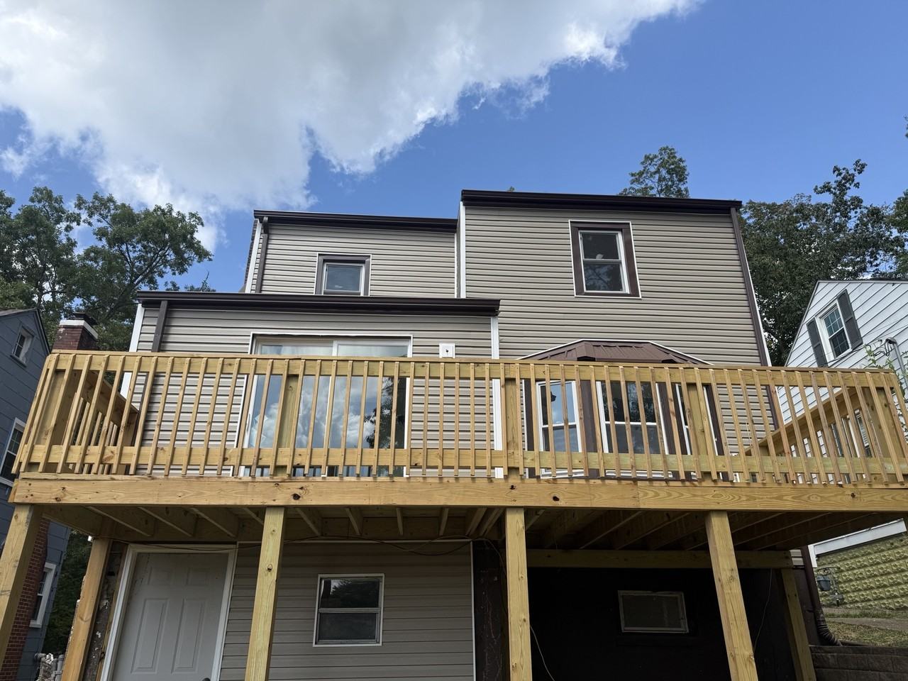 707 Clinton Ave - Photo 4 of 14