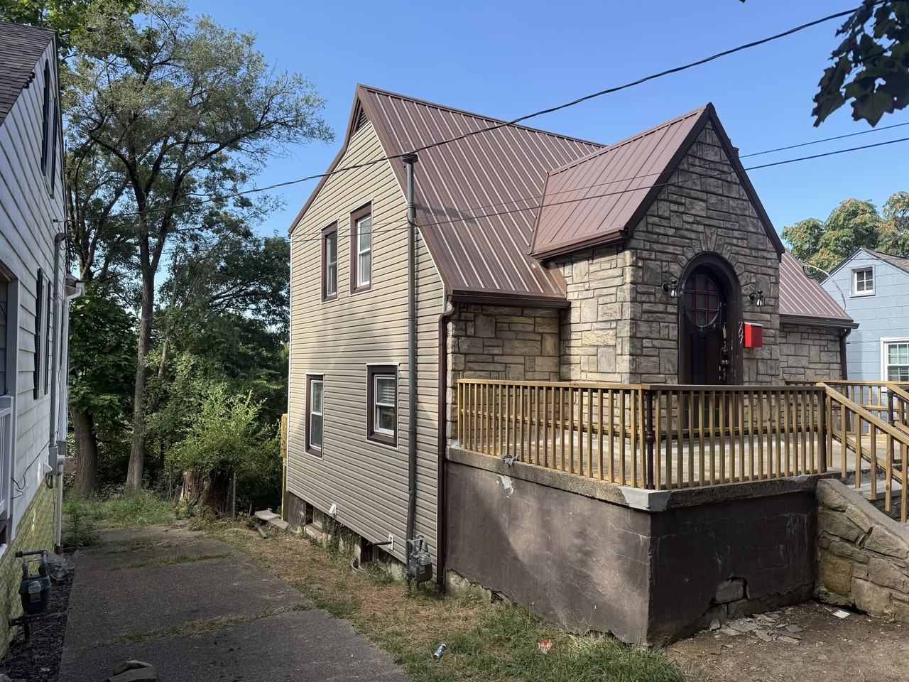 707 Clinton Ave - Photo 3 of 14
