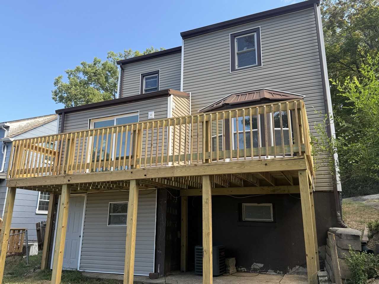 707 Clinton Ave - Photo 5 of 14