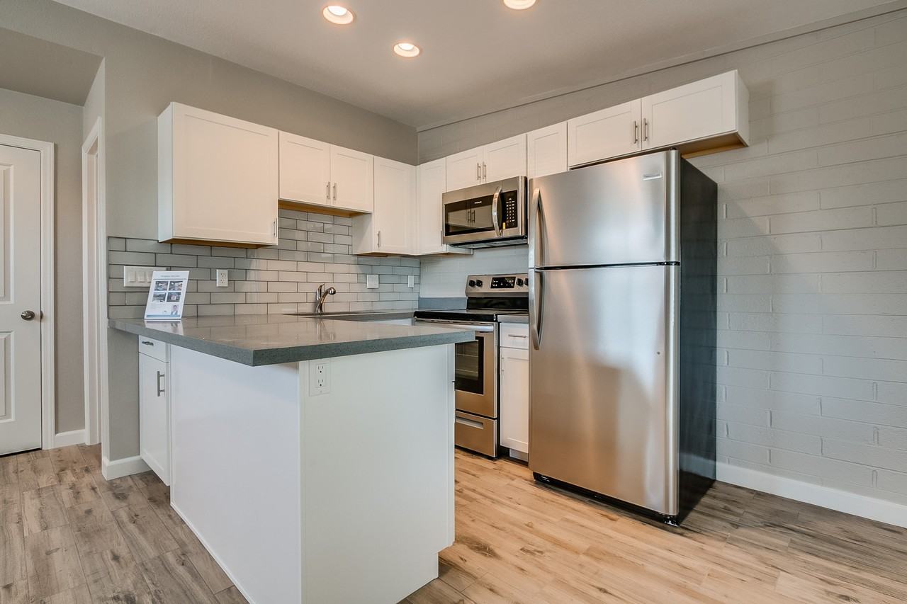 1008 S Mariana St - Photo 3 of 12