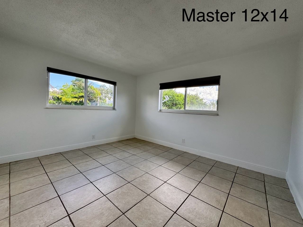 425 Ne 7th Ave #5 - Photo 6 of 12