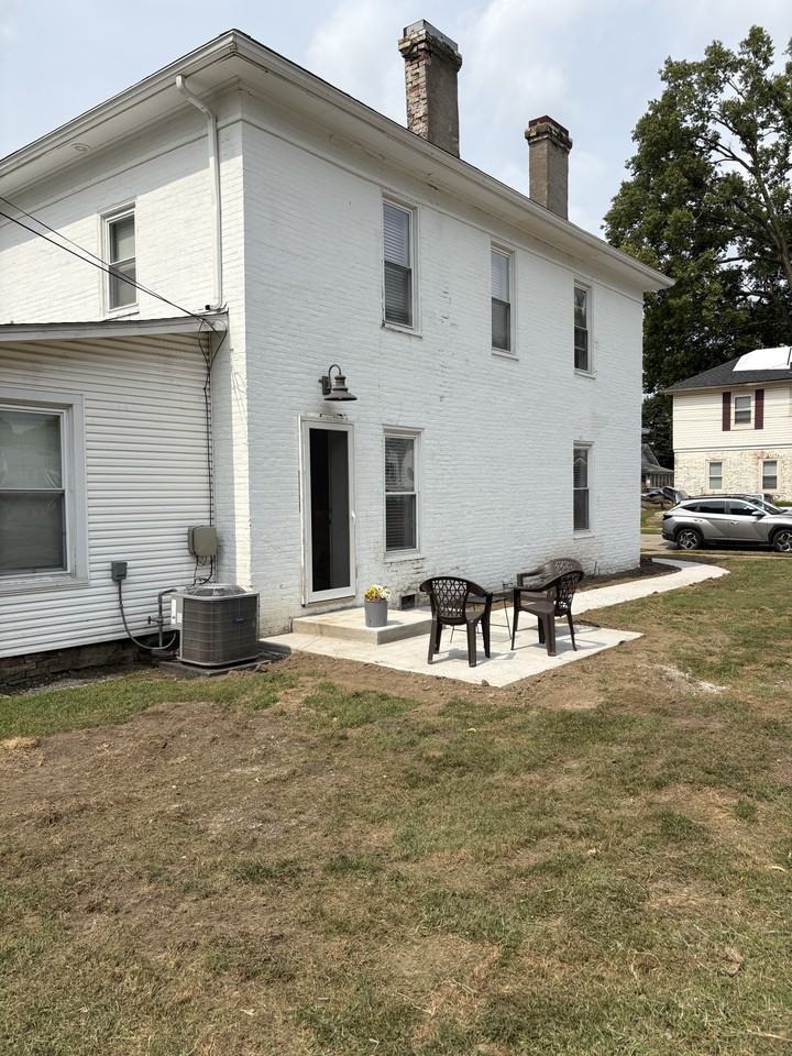 207 E Reynolds St #207 - Photo 3 of 20