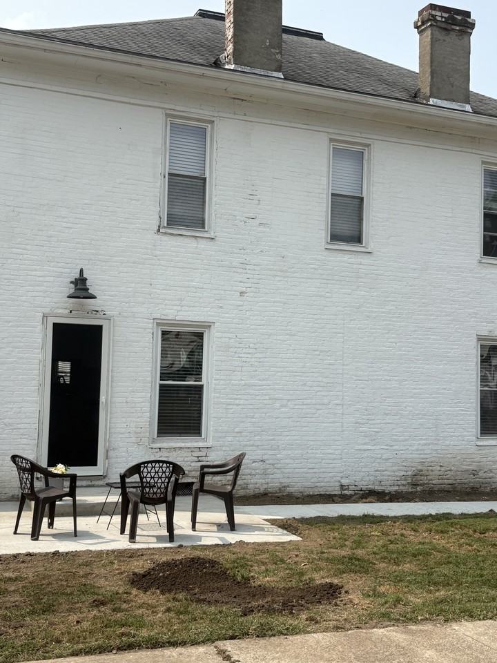 207 E Reynolds St #207 - Photo 4 of 26