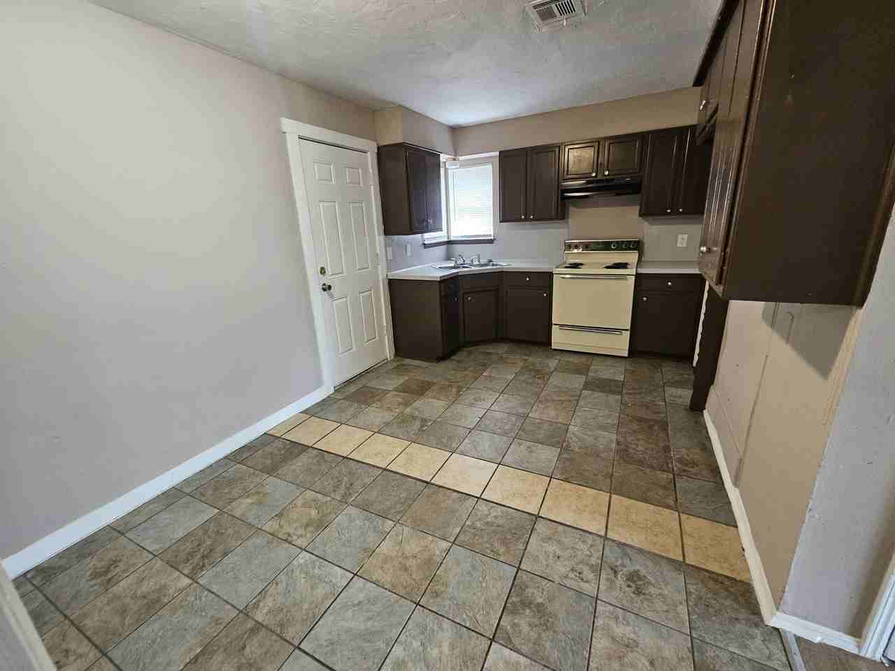 308 Nw 86th St - Photo 2 of 11