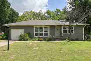 2507 S Oswego Ave - Photo 1 of 1