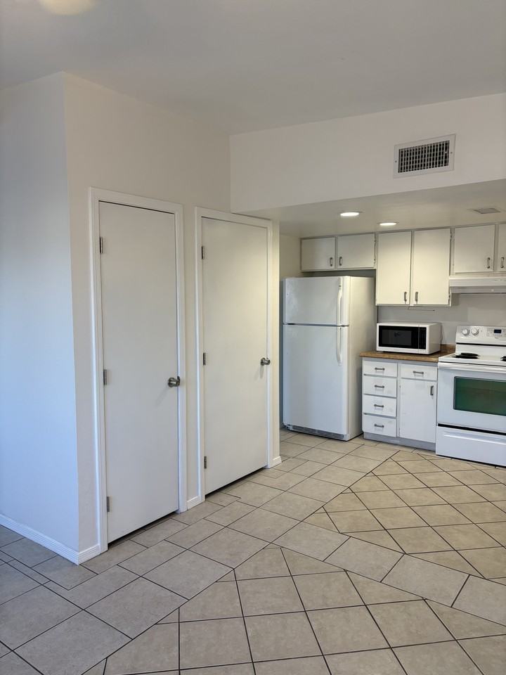 1125 Sunny Ridge Dr - Photo 2 of 10