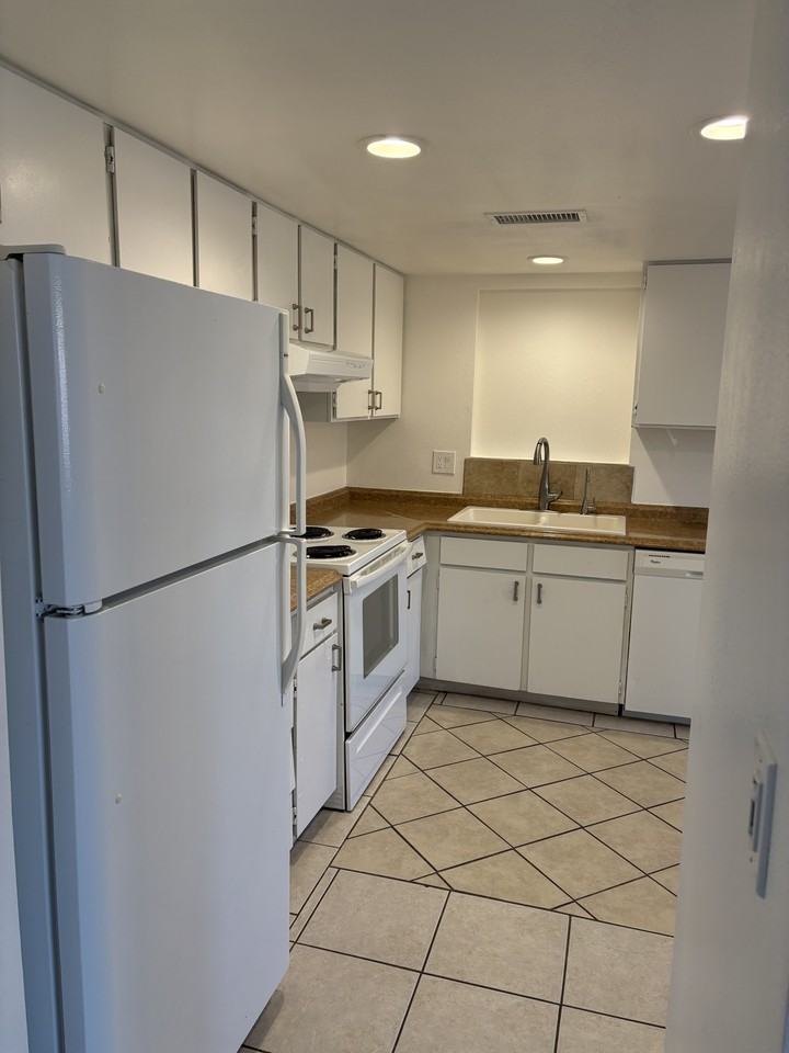 1125 Sunny Ridge Dr - Photo 3 of 10