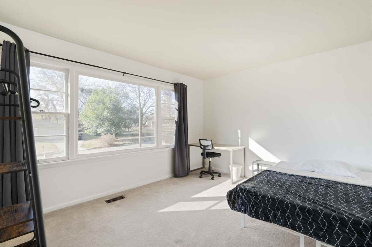 2219 Euclid Rd Nw #NONE - Photo 2 of 10