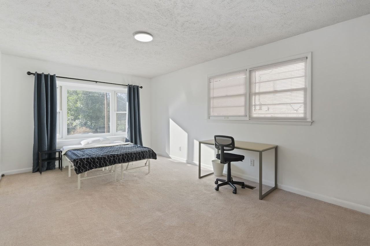 2219 Euclid Rd Nw #NONE - Photo 3 of 10