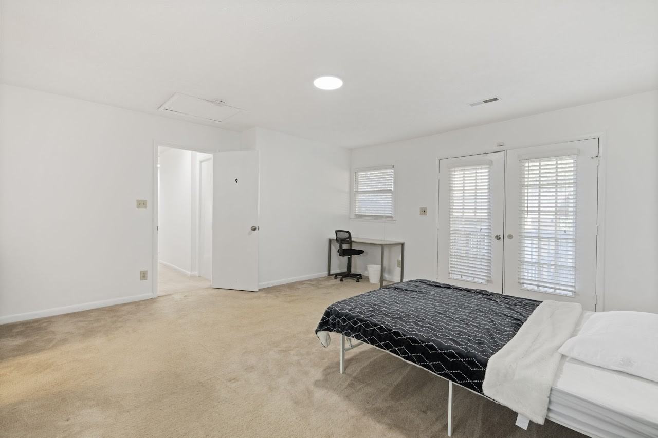 2219 Euclid Rd Nw #NONE - Photo 7 of 10