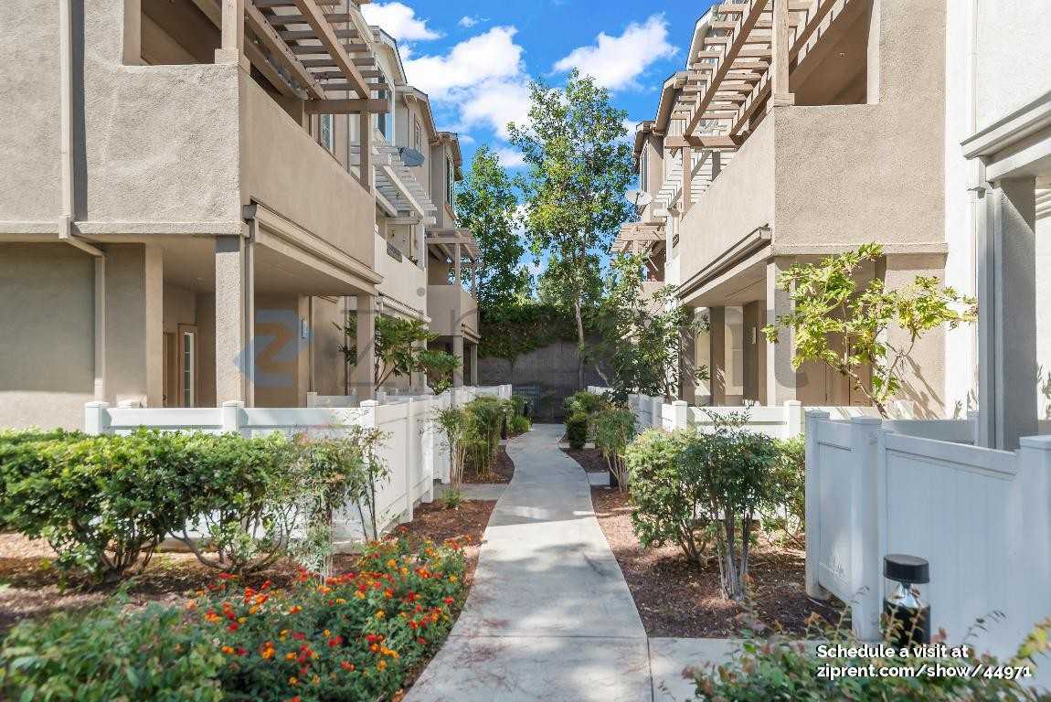 727 Northrup St - Photo 2 of 31