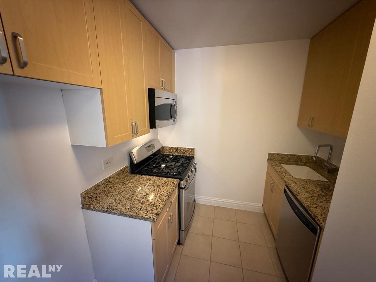 W 48th St #11A - Photo 2 of 7