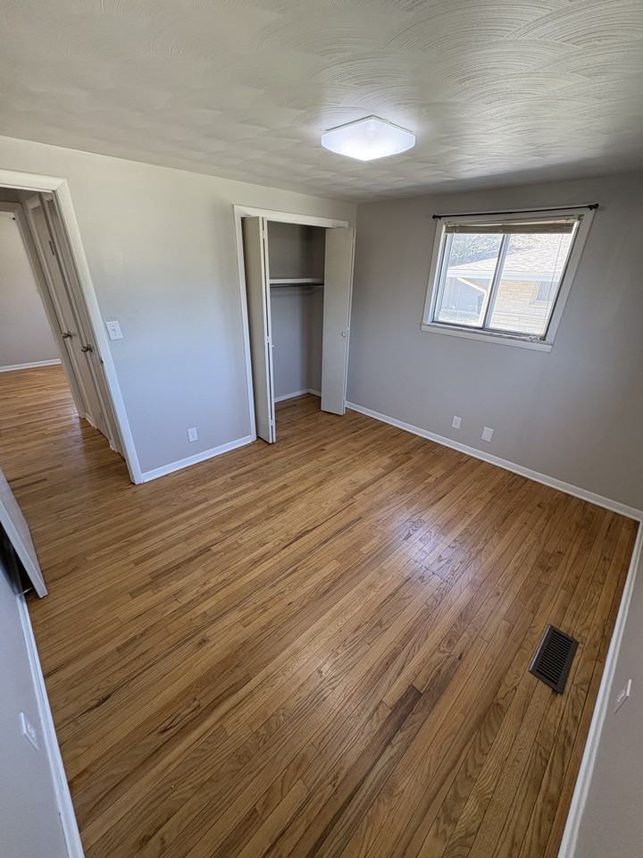 1152-1154 N Jackson Street - Photo 2 of 7