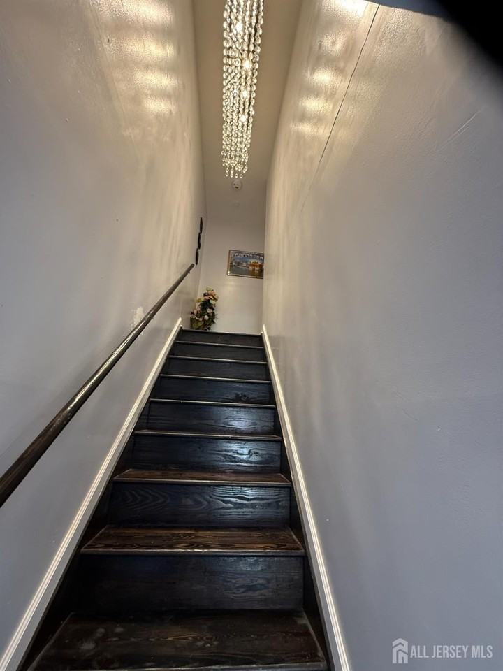 31 31 NE Beverly Street NE #2ndF - Photo 7 of 20